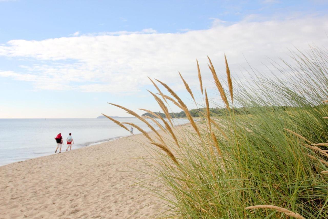 Strandnah Mit Terrasse, Gratis Nutzung Vom Ahoi Erlebnisbad Und Sauna In Sellin - Strandhaus Moenchgut Fewo06 ロープベ エクステリア 写真