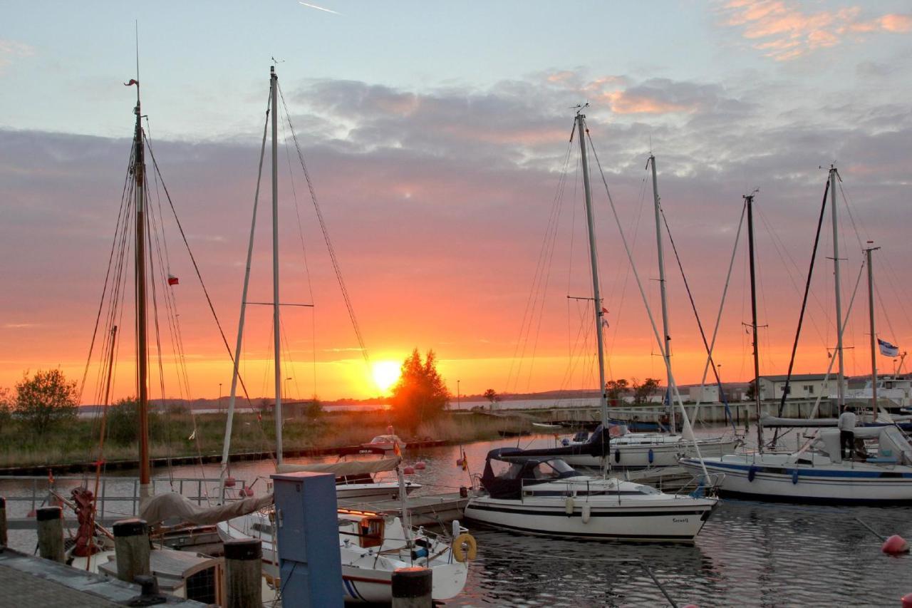 Strandnah Mit Terrasse, Gratis Nutzung Vom Ahoi Erlebnisbad Und Sauna In Sellin - Strandhaus Moenchgut Fewo06 ロープベ エクステリア 写真
